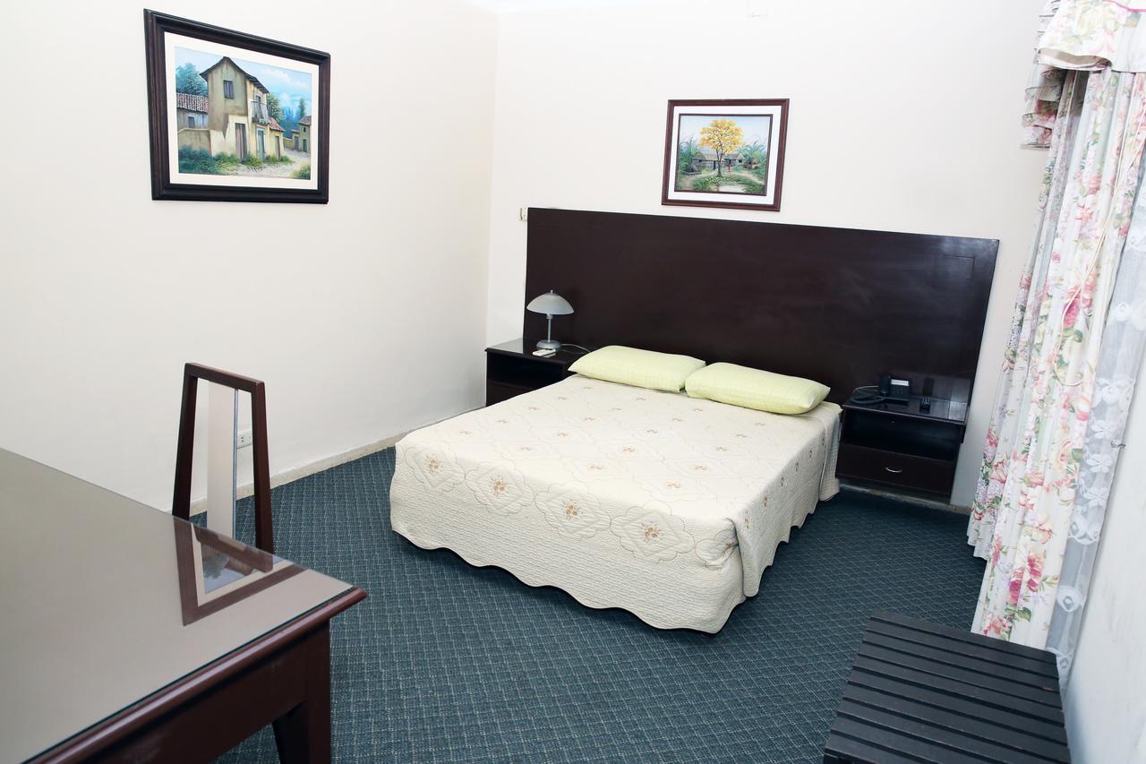 Hotel Bolivia ซานตาครูซเดอลาเซียร์รา ภายนอก รูปภาพ
